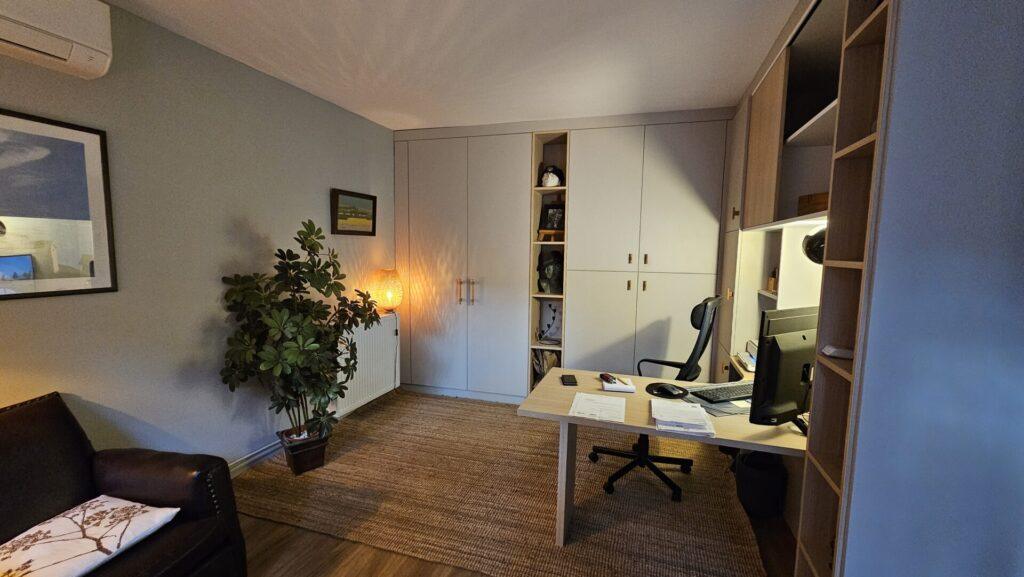 Bureau sur mesure avec rangements