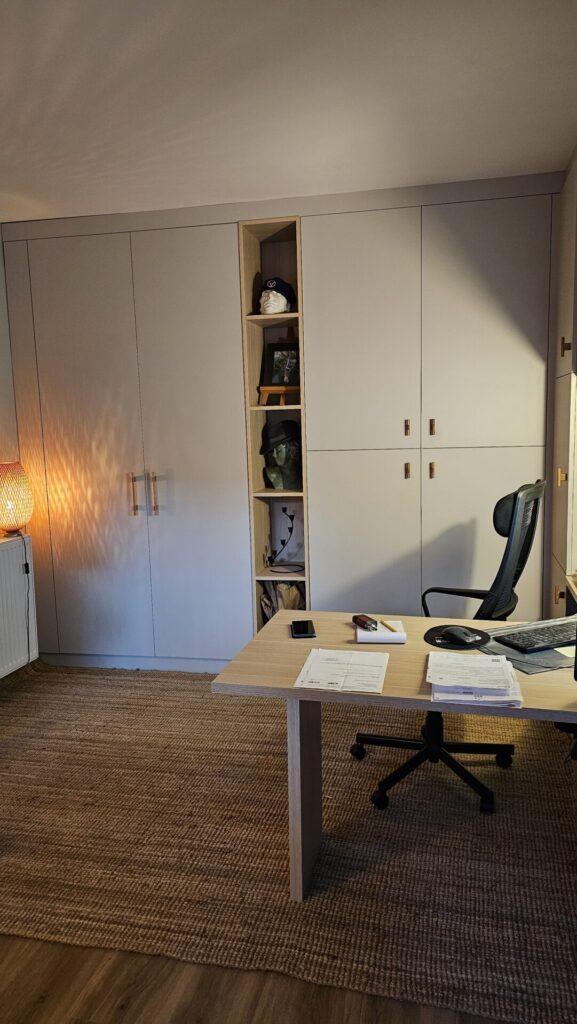 Bureau sur mesure avec rangements