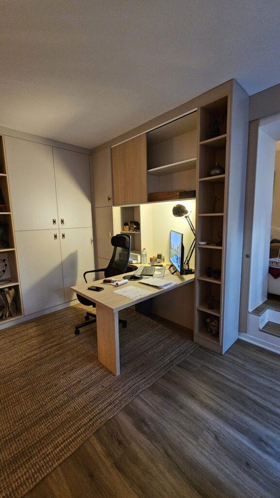 Bureau sur mesure avec rangements