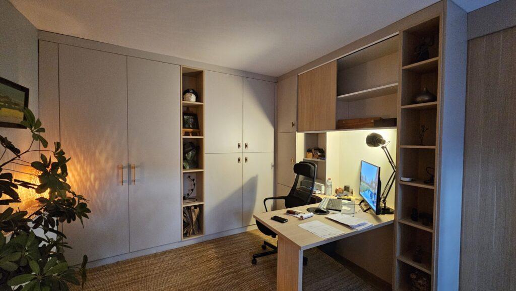 Bureau sur mesure avec rangements