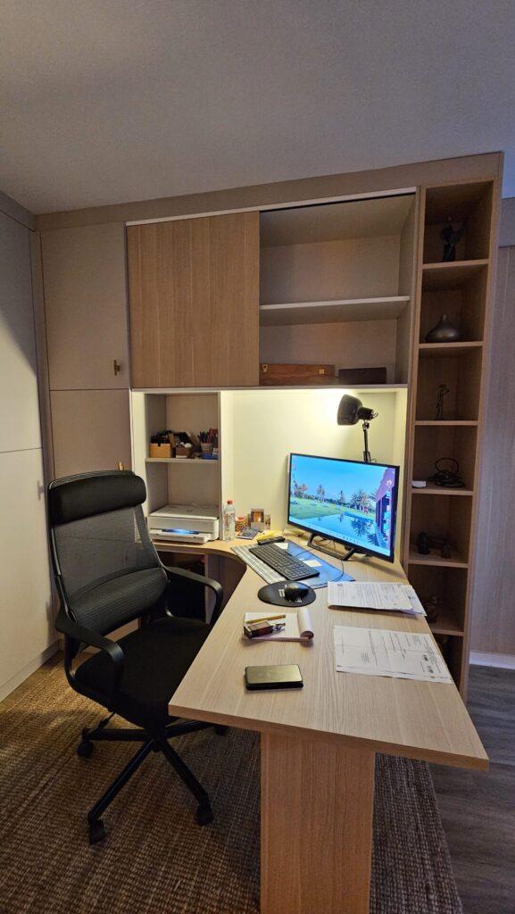 Bureau sur mesure avec rangements