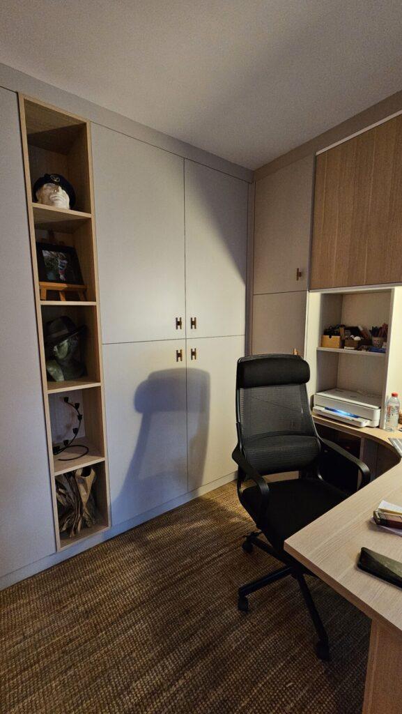 Bureau sur mesure avec rangements